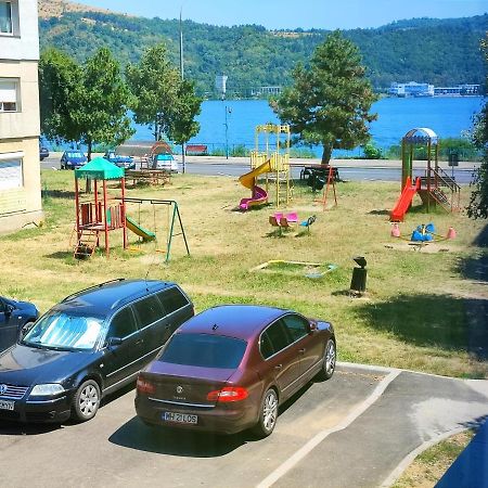 Апартаменти Deea Оршова Екстер'єр фото